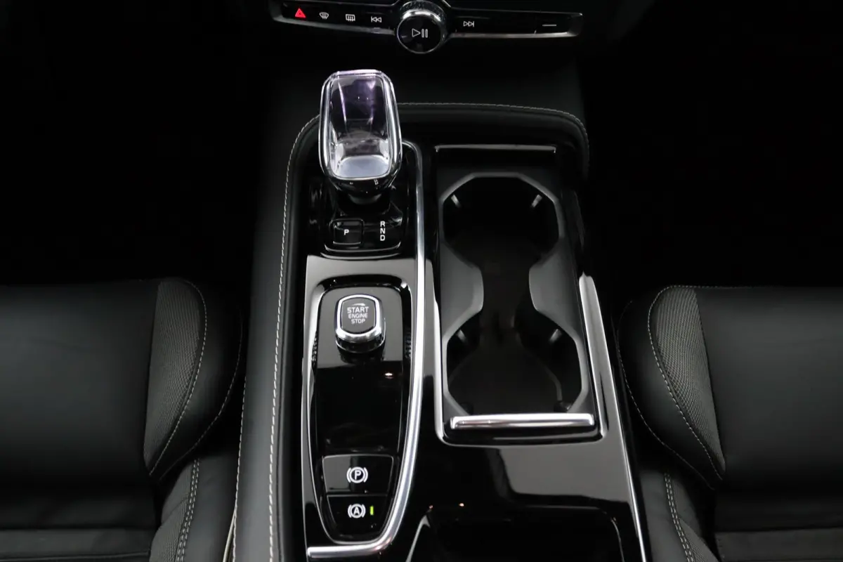 T8 Plug-in hybrid AWD Ultra Dark | Trekhaak | Panoramadak | Sportstoelen | Long range | 19 Inch |