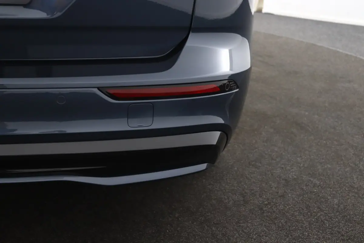 T8 Plug-in hybrid AWD Ultra Dark | Trekhaak | Panoramadak | Sportstoelen | Long range | 19 Inch |