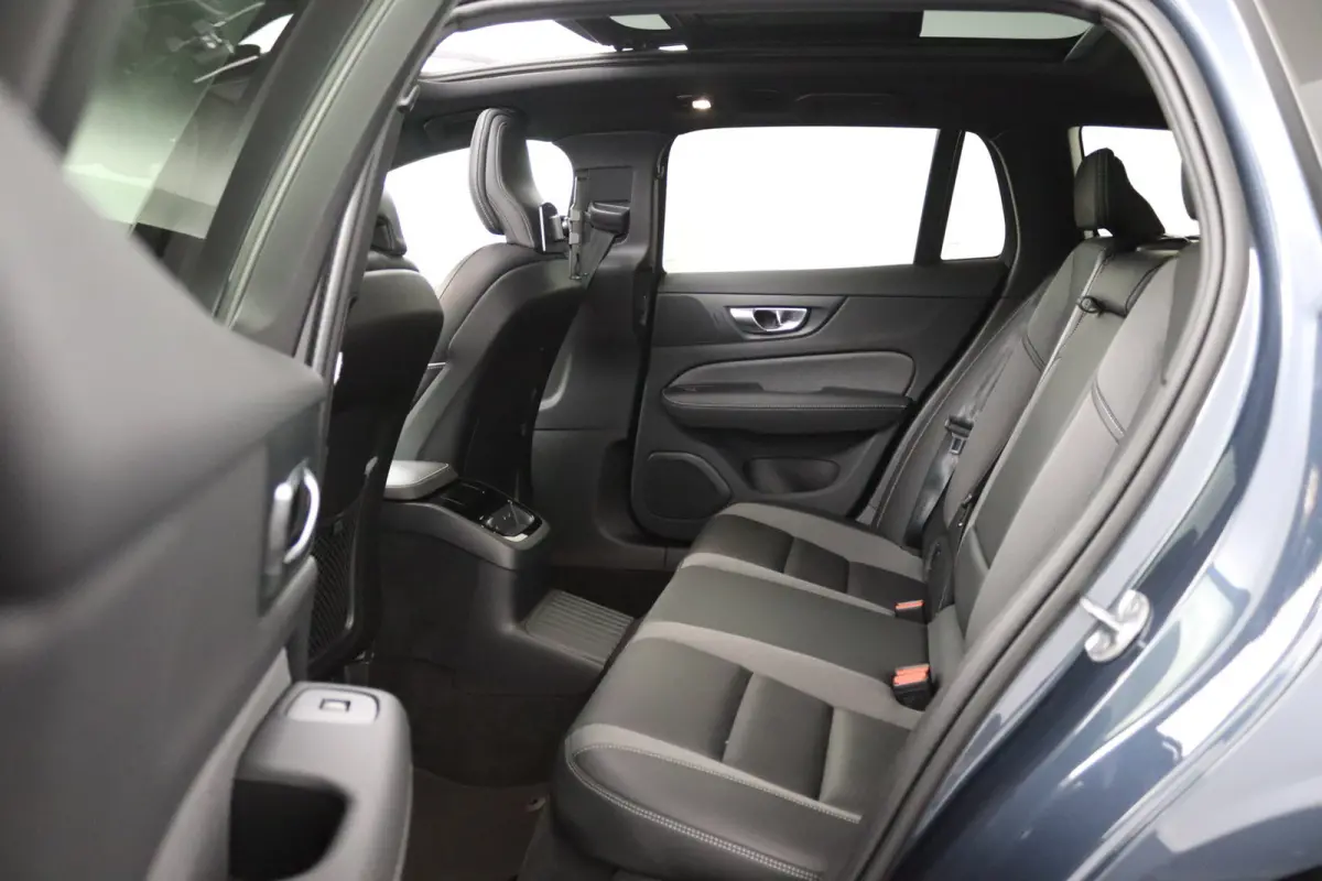 T8 Plug-in hybrid AWD Ultra Dark | Trekhaak | Panoramadak | Sportstoelen | Long range | 19 Inch |