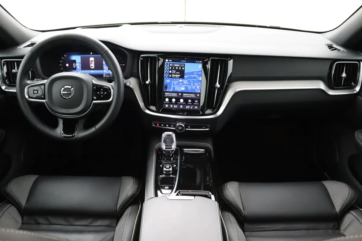 T8 Plug-in hybrid AWD Ultra Dark | Trekhaak | Panoramadak | Sportstoelen | Long range | 19 Inch |