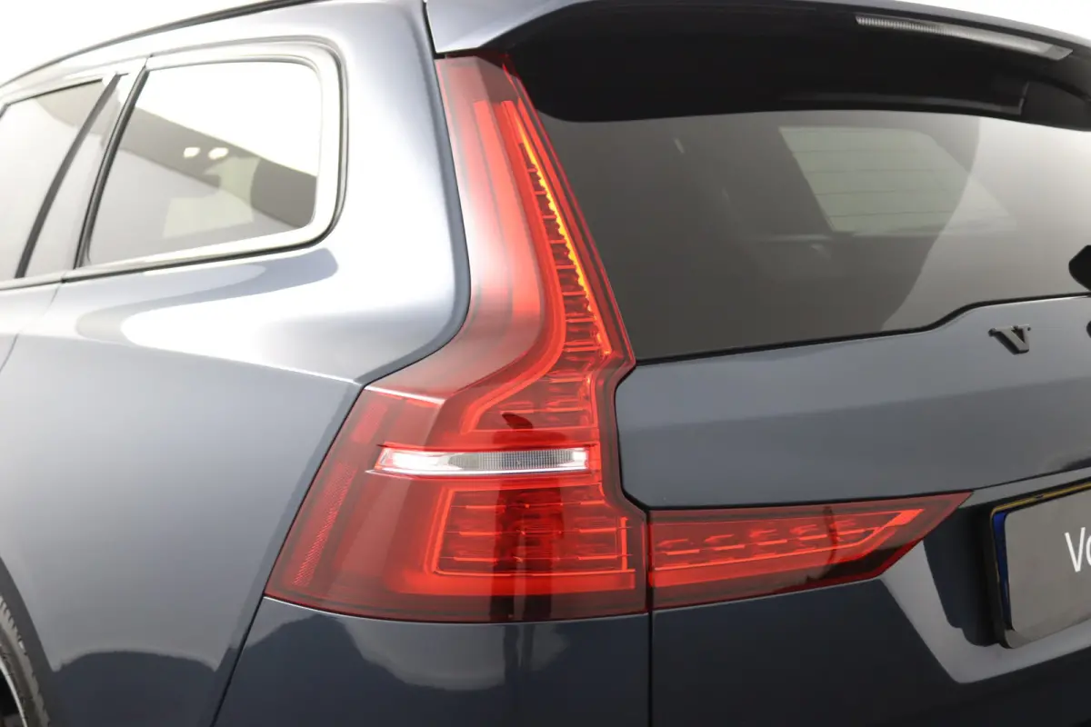 T8 Plug-in hybrid AWD Ultra Dark | Trekhaak | Panoramadak | Sportstoelen | Long range | 19 Inch |
