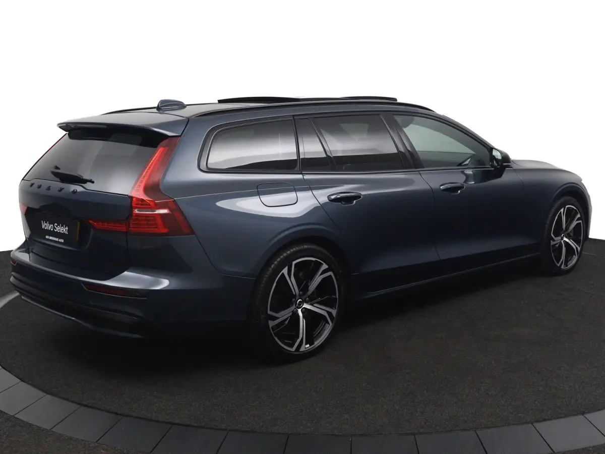 T8 Plug-in hybrid AWD Ultra Dark | Trekhaak | Panoramadak | Sportstoelen | Long range | 19 Inch |