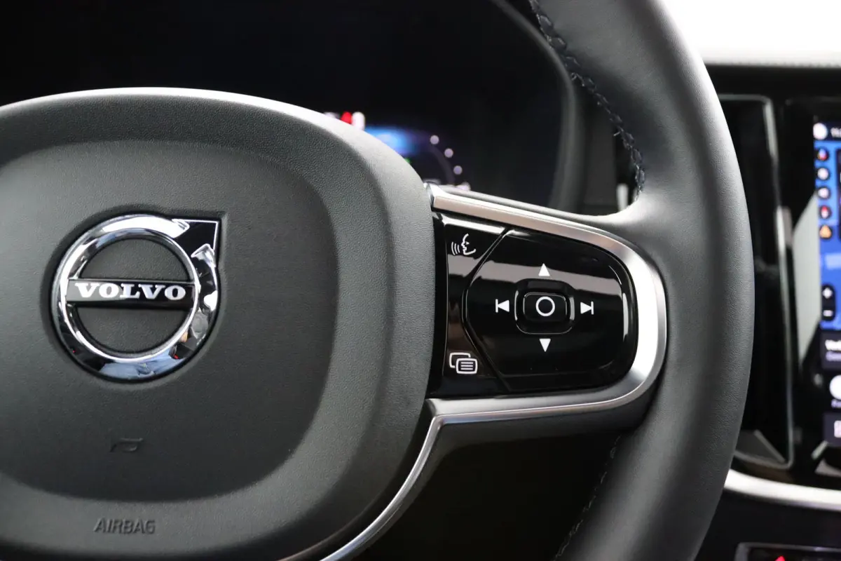 T8 Plug-in hybrid AWD Ultra Dark | Trekhaak | Panoramadak | Sportstoelen | Long range | 19 Inch |
