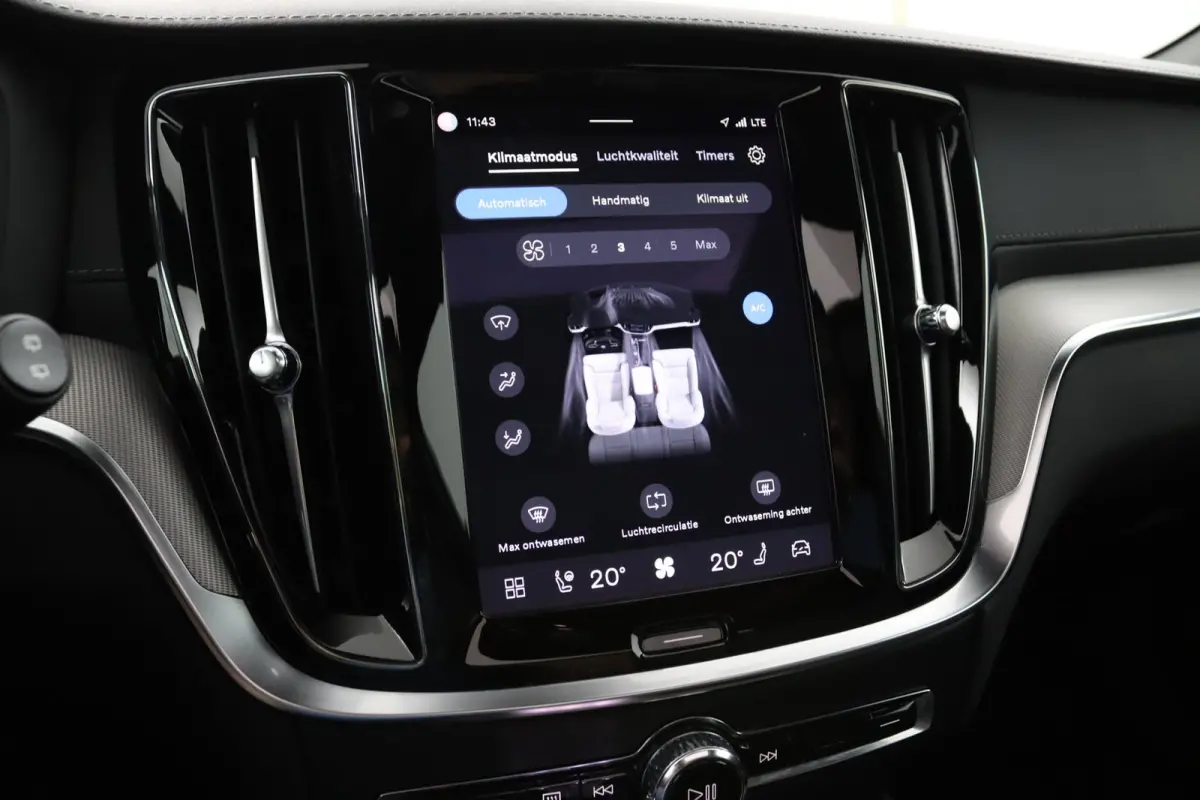 T8 Plug-in hybrid AWD Ultra Dark | Trekhaak | Panoramadak | Sportstoelen | Long range | 19 Inch |