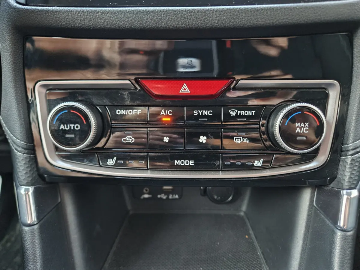 2.0 AWD Comfort Benzine/Grijs Kenteken! Trekhaak! Mooie/Nette Auto! Carplay! NAP! Uniek!