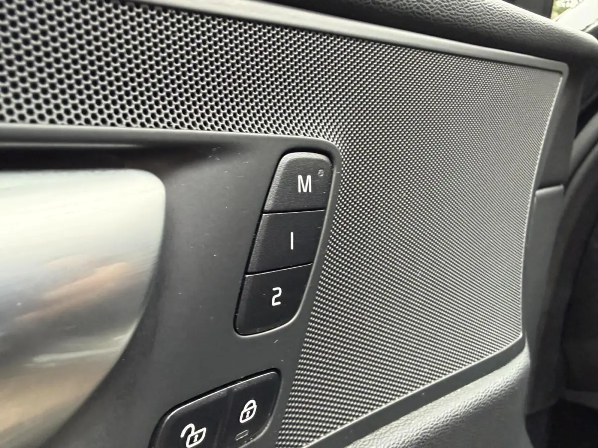 2.0 T6 Plug-in hybrid AWD Plus Dark, Leer, Pano..