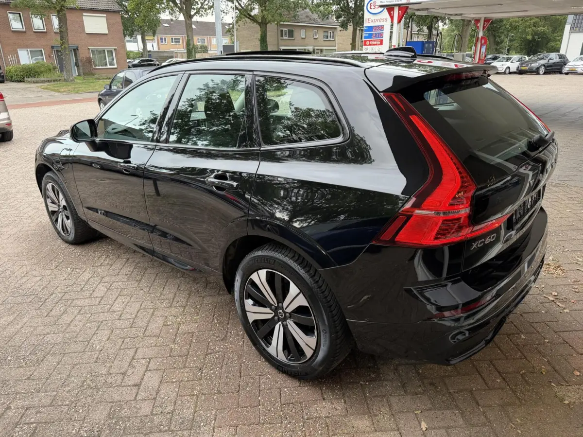 2.0 T6 Plug-in hybrid AWD Plus Dark, Leer, Pano..