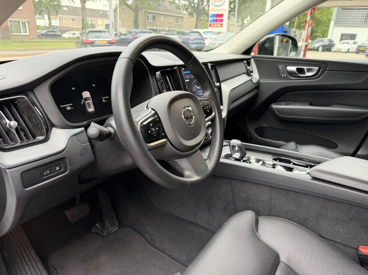 2.0 T6 Plug-in hybrid AWD Plus Dark, Leer, Pano..