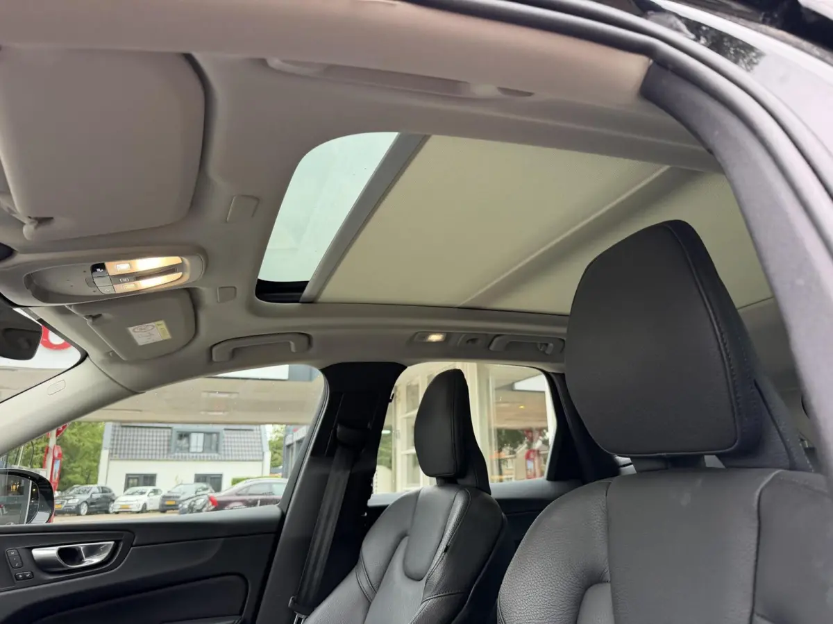 2.0 T6 Plug-in hybrid AWD Plus Dark, Leer, Pano..