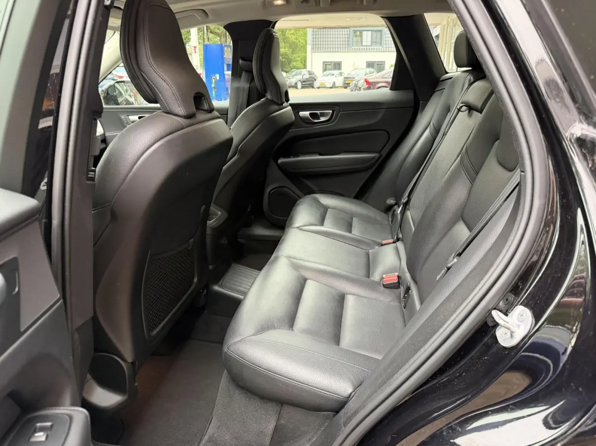 2.0 T6 Plug-in hybrid AWD Plus Dark, Leer, Pano..
