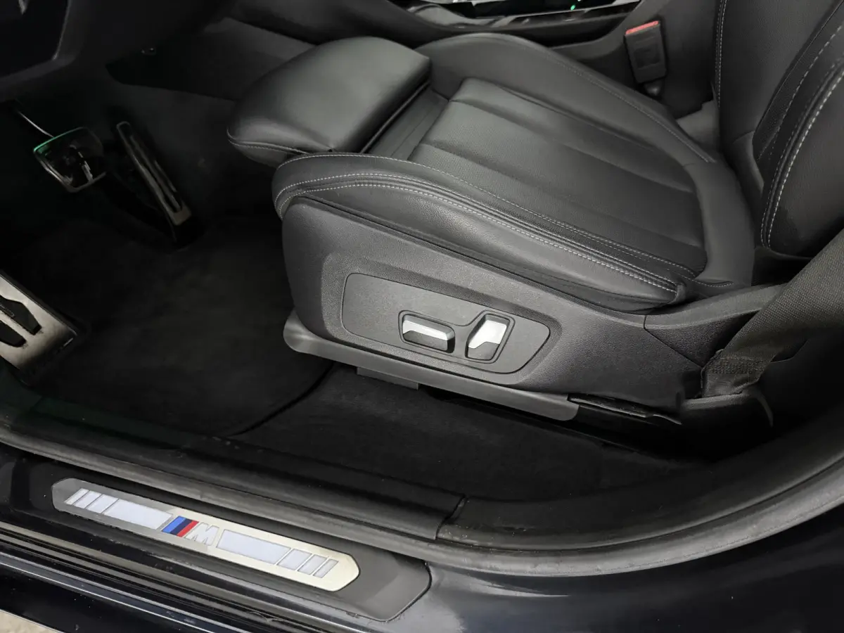 Executive 80 kWh M-Sport | Snelladen | SOH 93% | Pano | Memory | Sfeer | Virtual | Camera | Sfeer | Carplay | Trekhaak