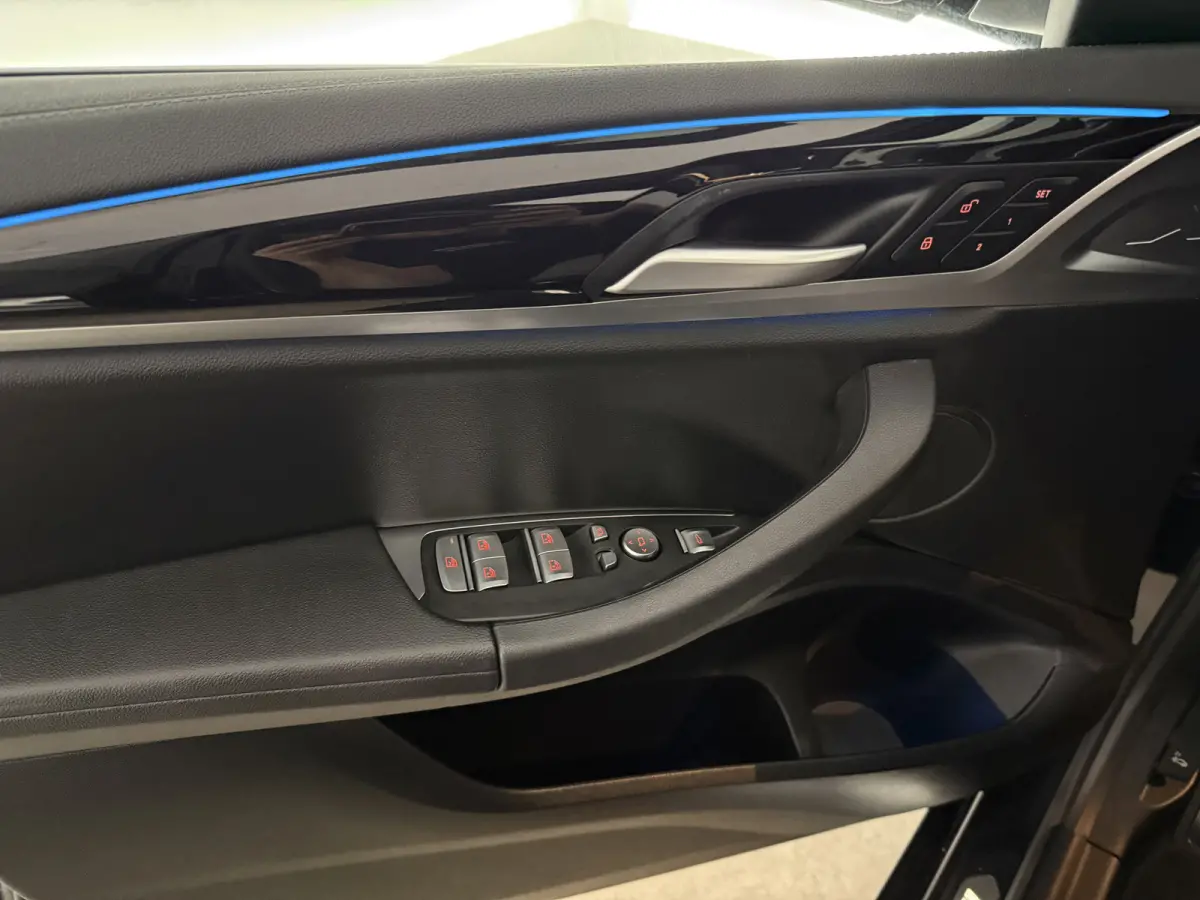 Executive 80 kWh M-Sport | Snelladen | SOH 93% | Pano | Memory | Sfeer | Virtual | Camera | Sfeer | Carplay | Trekhaak
