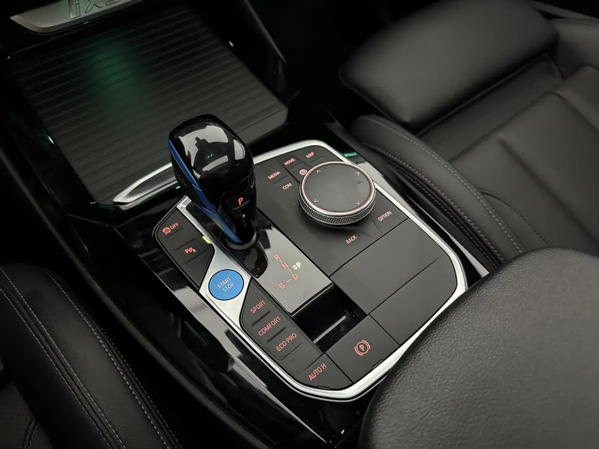 Executive 80 kWh M-Sport | Snelladen | SOH 93% | Pano | Memory | Sfeer | Virtual | Camera | Sfeer | Carplay | Trekhaak