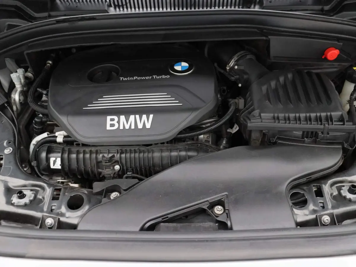 225i xDrive | ELEKTRISCHE BESTUURDERSSTOEL MET GEHEUGEN | | NAVIGATIE | ACHTERUITRIJCAMERA | HEAD-UP DISPLAY | STOELVERWARMING | PARKEERSENBSOREN VOOR + ACHTER | PARKEERASSISTENT | LED |