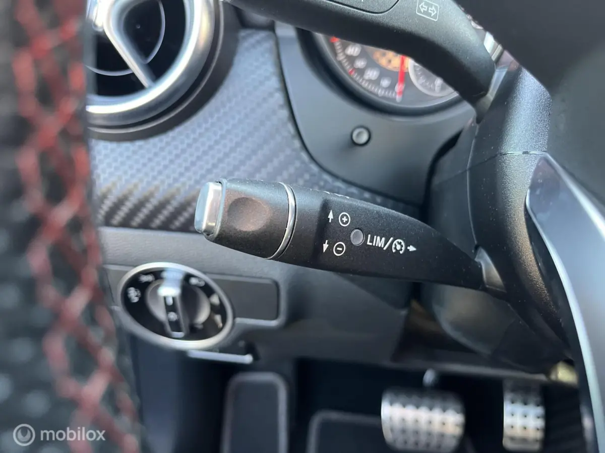180 AMG Night Edition Pano,led,Carplay,camera