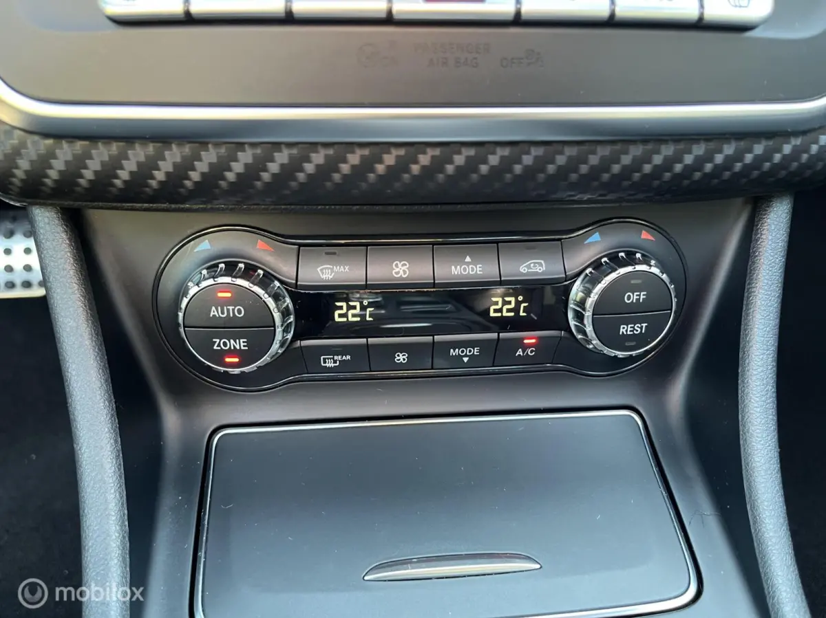 180 AMG Night Edition Pano,led,Carplay,camera