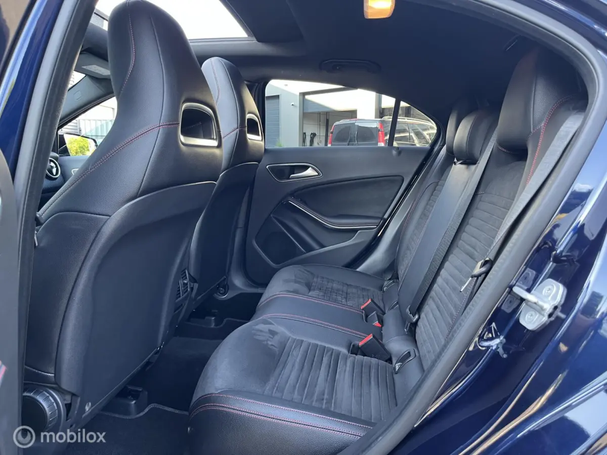 180 AMG Night Edition Pano,led,Carplay,camera