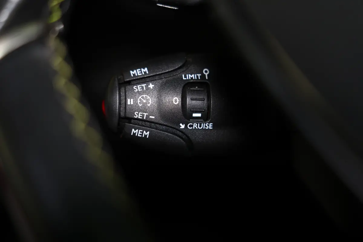 1.2 PureTech GT-Line AVM AUTOMAAAT PANO NAVI DRAADLS OPLADEN TOPSTAAT ! 2020