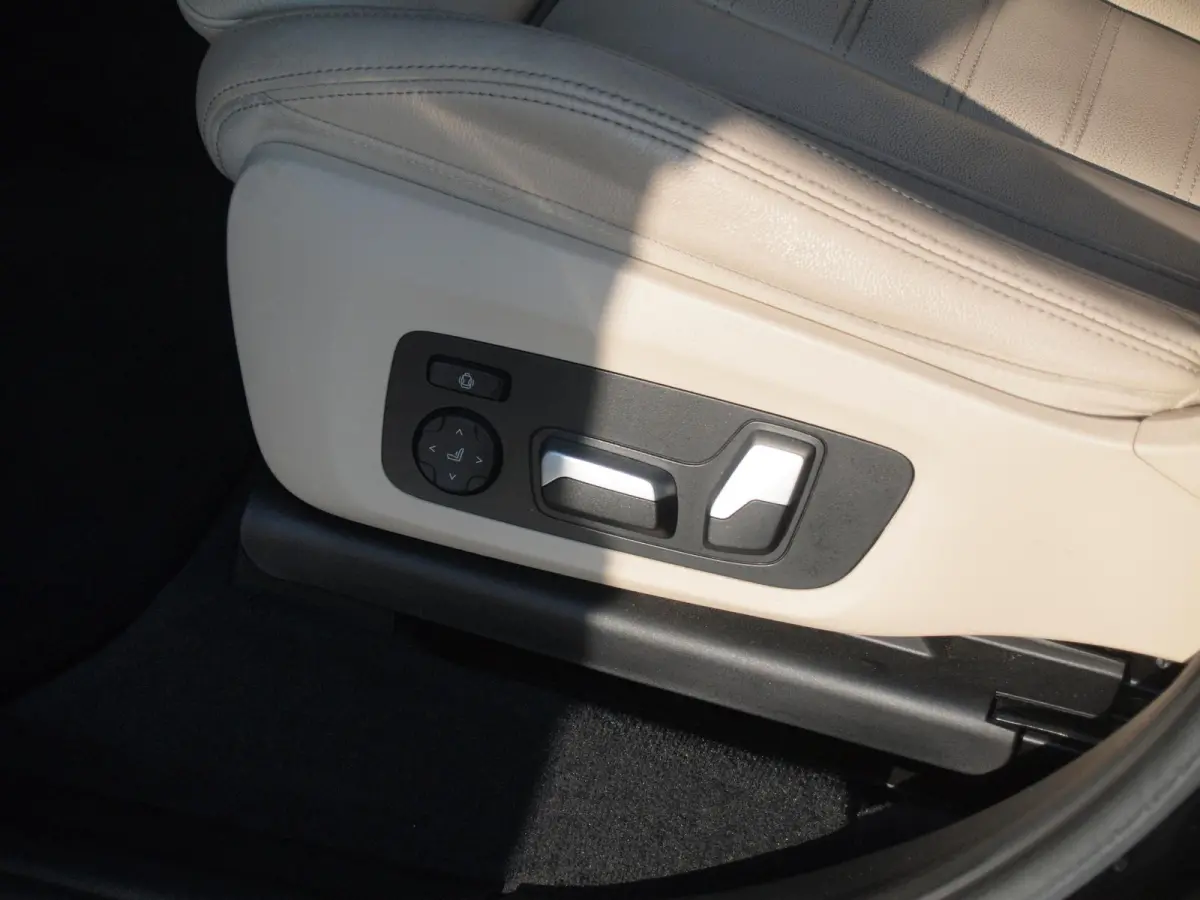 High Executive 80 kWh | Panoramadak | Head-Up Display | Harman Kardon | Sfeerverlichting | ACC | Apple Carplay |