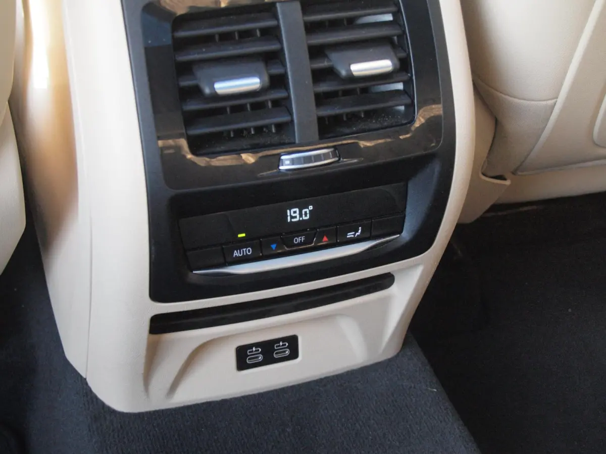 High Executive 80 kWh | Panoramadak | Head-Up Display | Harman Kardon | Sfeerverlichting | ACC | Apple Carplay |