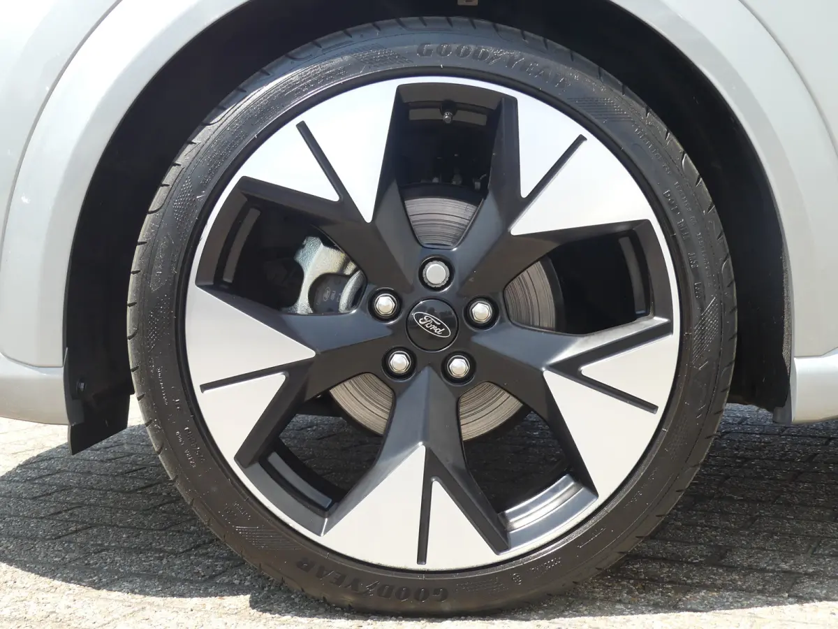 1.0 EcoBoost ST-Line X | PANORAMADAK | ADAPTIVE CRUISE | DODEHOEKDETECTIE | CAMERA | 360 CAMERA | STOEL+STUUR+VOORRUITVERWARMING | PARKEERSENSOREN V+A | ELEKTRISCHE ACHERKLEP | NAVI | LMV 19
