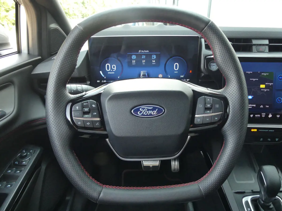 1.0 EcoBoost ST-Line X | PANORAMADAK | ADAPTIVE CRUISE | DODEHOEKDETECTIE | CAMERA | 360 CAMERA | STOEL+STUUR+VOORRUITVERWARMING | PARKEERSENSOREN V+A | ELEKTRISCHE ACHERKLEP | NAVI | LMV 19