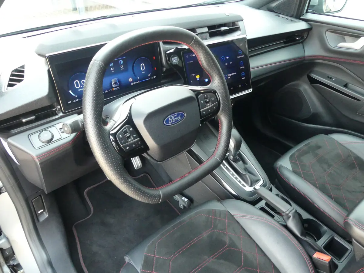 1.0 EcoBoost ST-Line X | PANORAMADAK | ADAPTIVE CRUISE | DODEHOEKDETECTIE | CAMERA | 360 CAMERA | STOEL+STUUR+VOORRUITVERWARMING | PARKEERSENSOREN V+A | ELEKTRISCHE ACHERKLEP | NAVI | LMV 19