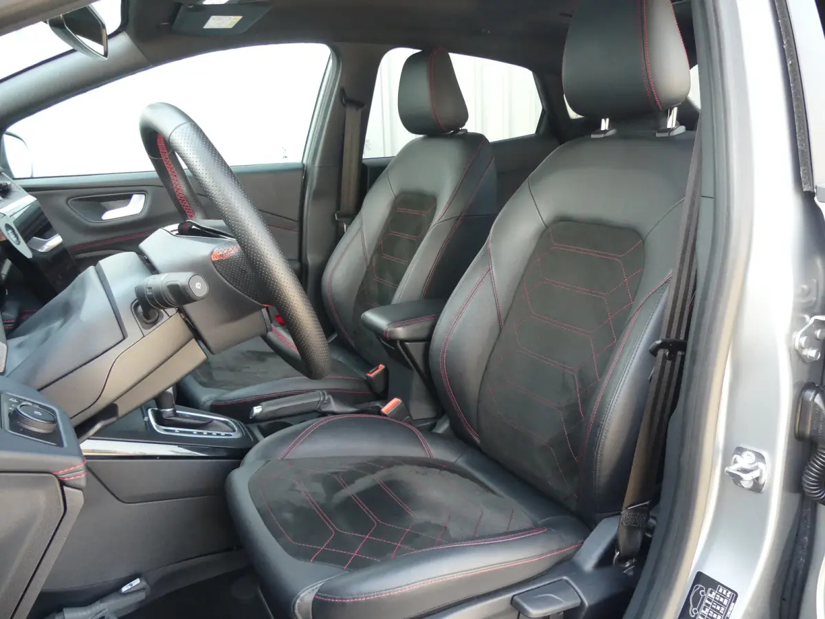 1.0 EcoBoost ST-Line X | PANORAMADAK | ADAPTIVE CRUISE | DODEHOEKDETECTIE | CAMERA | 360 CAMERA | STOEL+STUUR+VOORRUITVERWARMING | PARKEERSENSOREN V+A | ELEKTRISCHE ACHERKLEP | NAVI | LMV 19
