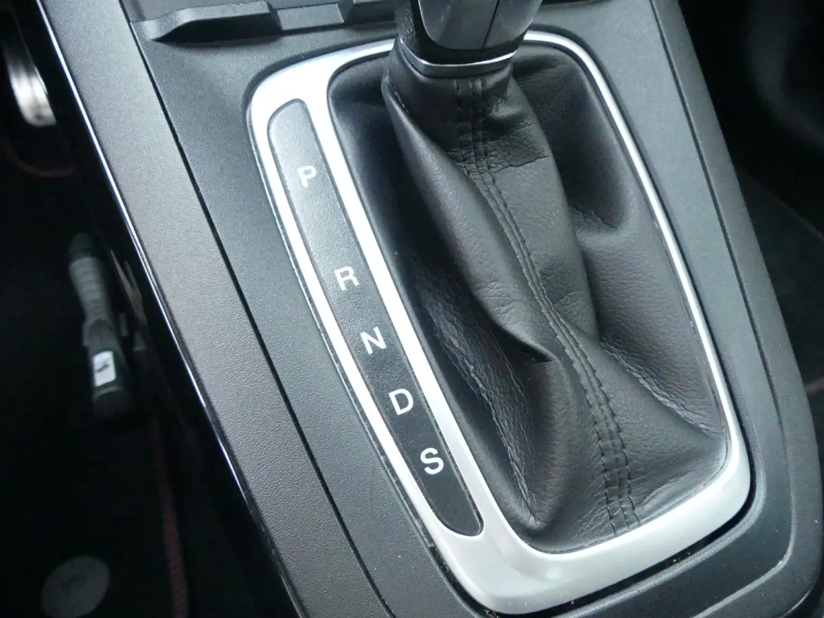 1.0 EcoBoost ST-Line X | PANORAMADAK | ADAPTIVE CRUISE | DODEHOEKDETECTIE | CAMERA | 360 CAMERA | STOEL+STUUR+VOORRUITVERWARMING | PARKEERSENSOREN V+A | ELEKTRISCHE ACHERKLEP | NAVI | LMV 19