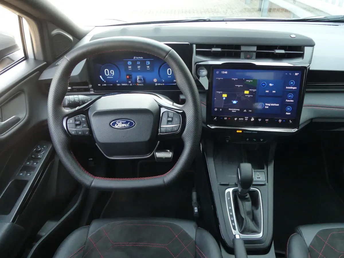 1.0 EcoBoost ST-Line X | PANORAMADAK | ADAPTIVE CRUISE | DODEHOEKDETECTIE | CAMERA | 360 CAMERA | STOEL+STUUR+VOORRUITVERWARMING | PARKEERSENSOREN V+A | ELEKTRISCHE ACHERKLEP | NAVI | LMV 19