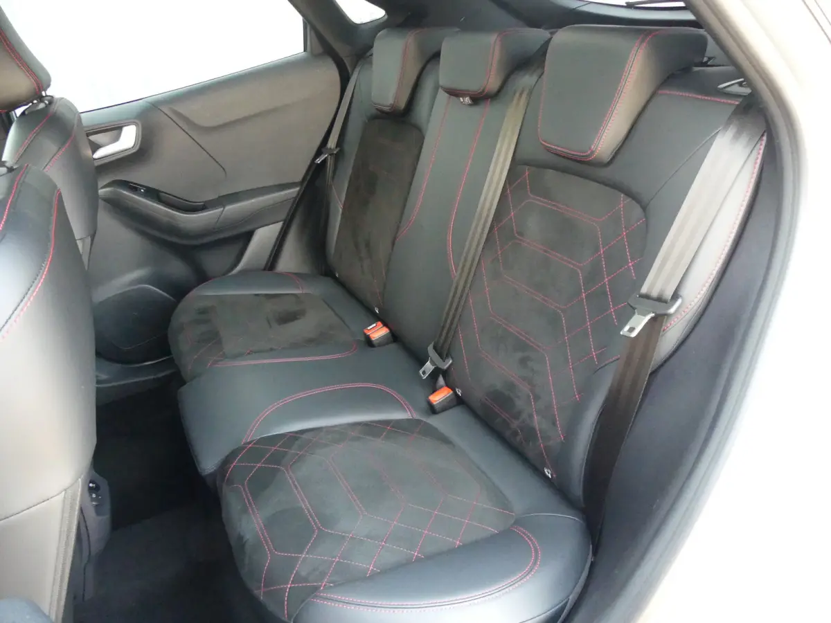 1.0 EcoBoost ST-Line X | PANORAMADAK | ADAPTIVE CRUISE | DODEHOEKDETECTIE | CAMERA | 360 CAMERA | STOEL+STUUR+VOORRUITVERWARMING | PARKEERSENSOREN V+A | ELEKTRISCHE ACHERKLEP | NAVI | LMV 19