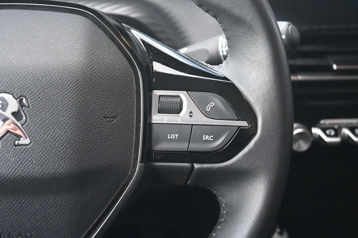 1.2 PureTech Active | Afn. Trekhaak | Navigatie by App | Dealeronderhouden | 1e Eigenaar | Cruise Control | Airco | !!