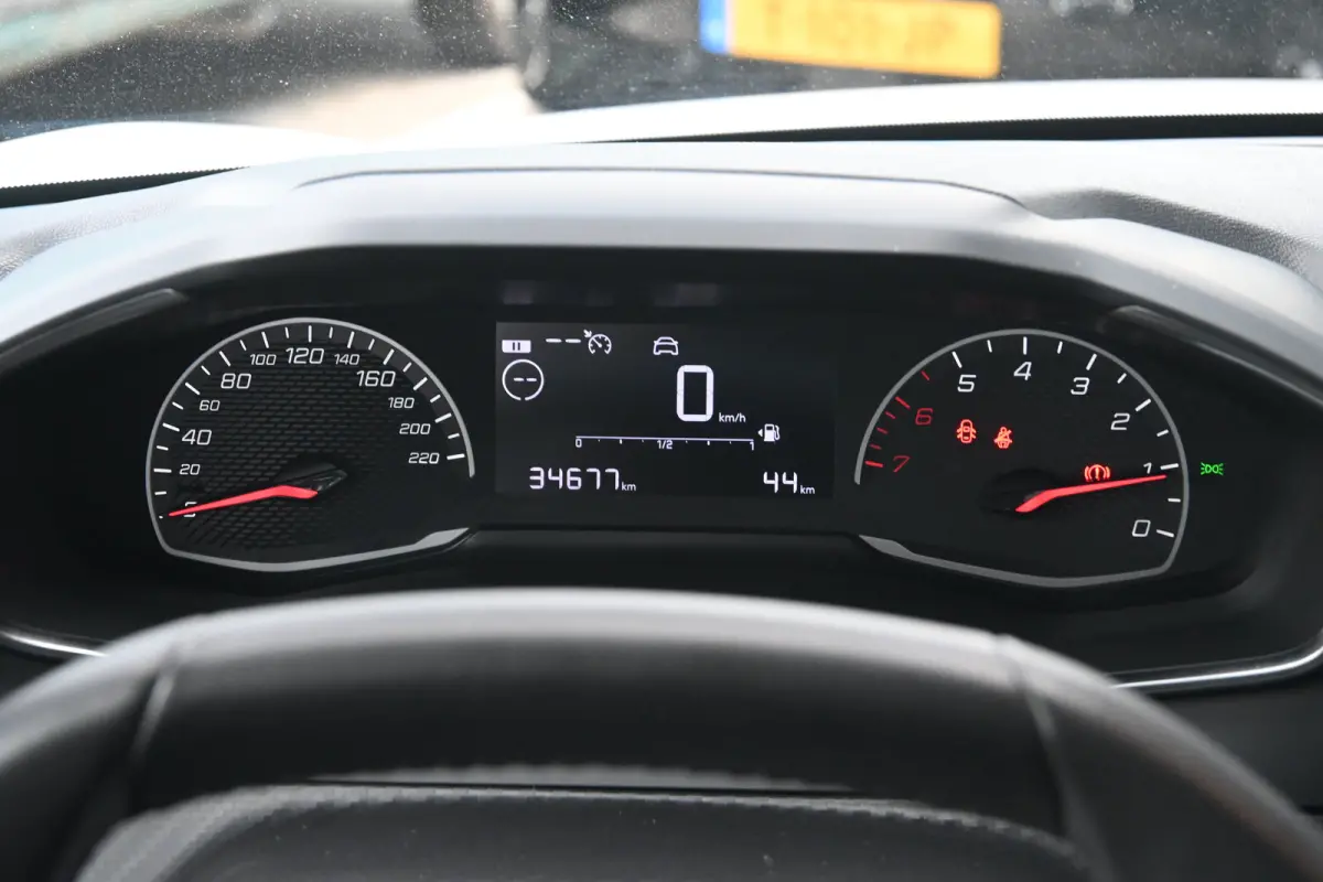 1.2 PureTech Active | Afn. Trekhaak | Navigatie by App | Dealeronderhouden | 1e Eigenaar | Cruise Control | Airco | !!