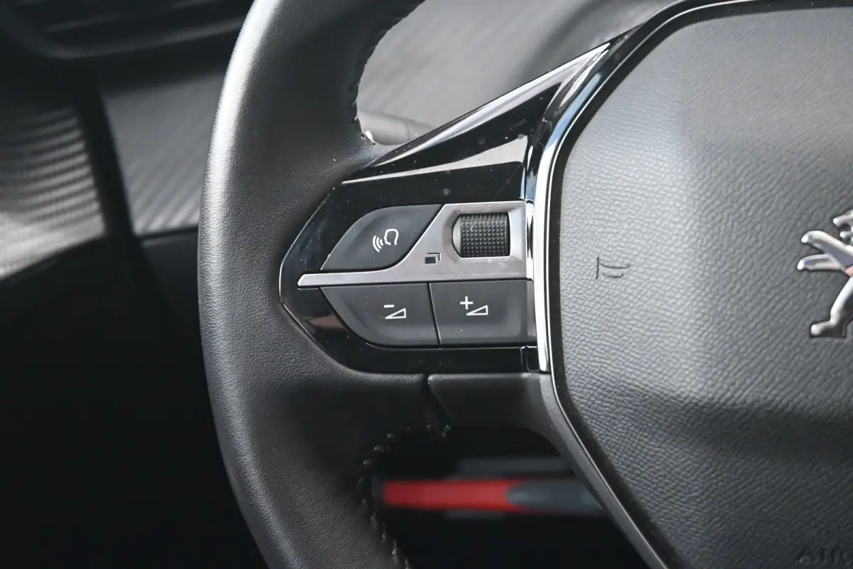 1.2 PureTech Active | Afn. Trekhaak | Navigatie by App | Dealeronderhouden | 1e Eigenaar | Cruise Control | Airco | !!