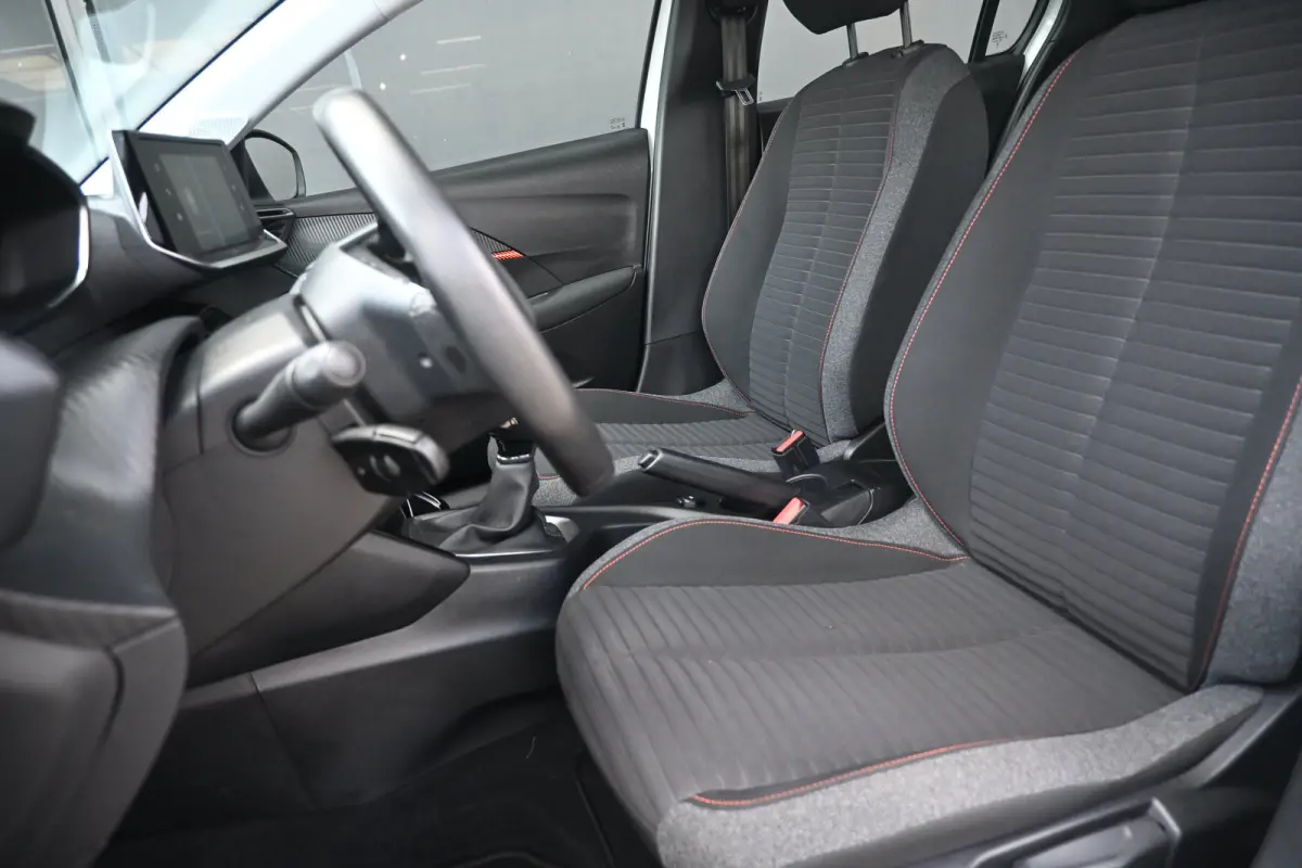 1.2 PureTech Active | Afn. Trekhaak | Navigatie by App | Dealeronderhouden | 1e Eigenaar | Cruise Control | Airco | !!