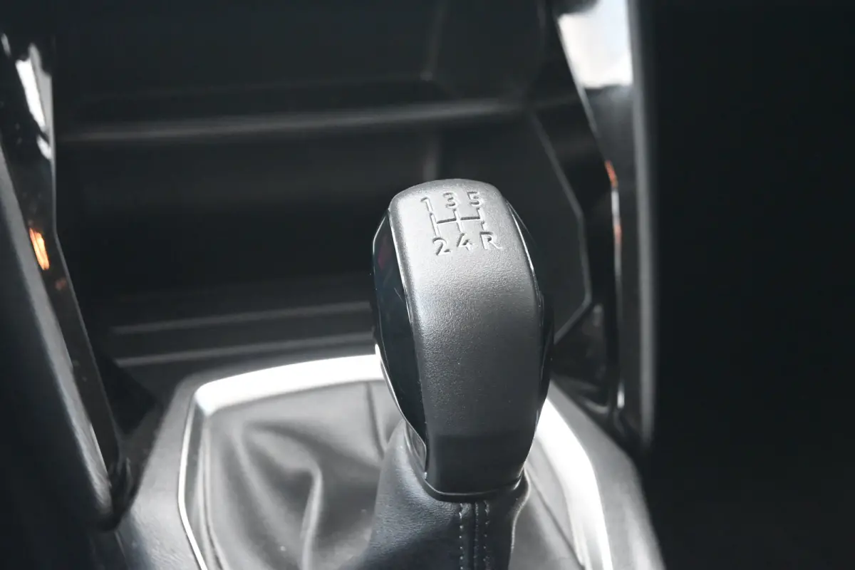 1.2 PureTech Active | Afn. Trekhaak | Navigatie by App | Dealeronderhouden | 1e Eigenaar | Cruise Control | Airco | !!