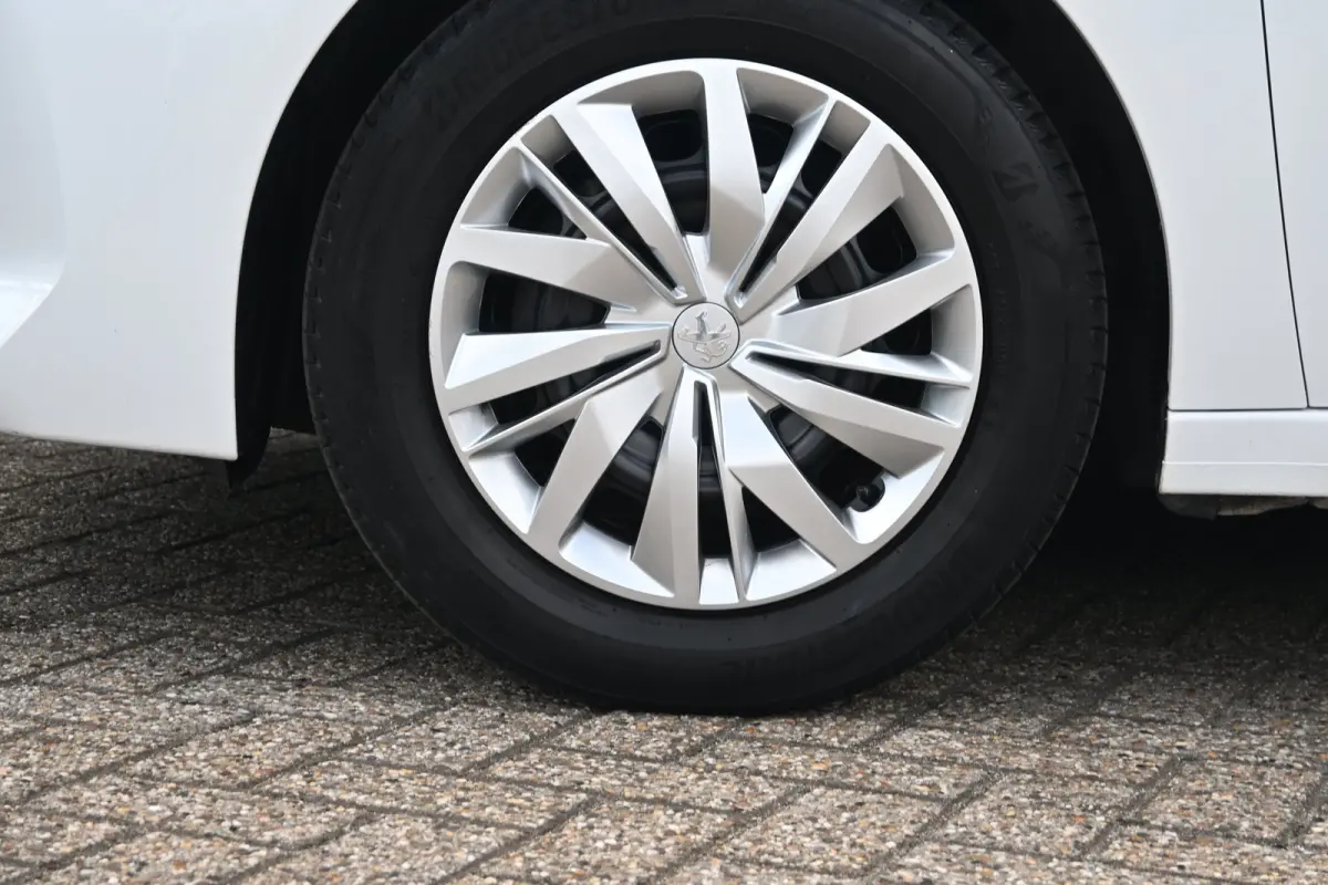 1.2 PureTech Active | Afn. Trekhaak | Navigatie by App | Dealeronderhouden | 1e Eigenaar | Cruise Control | Airco | !!