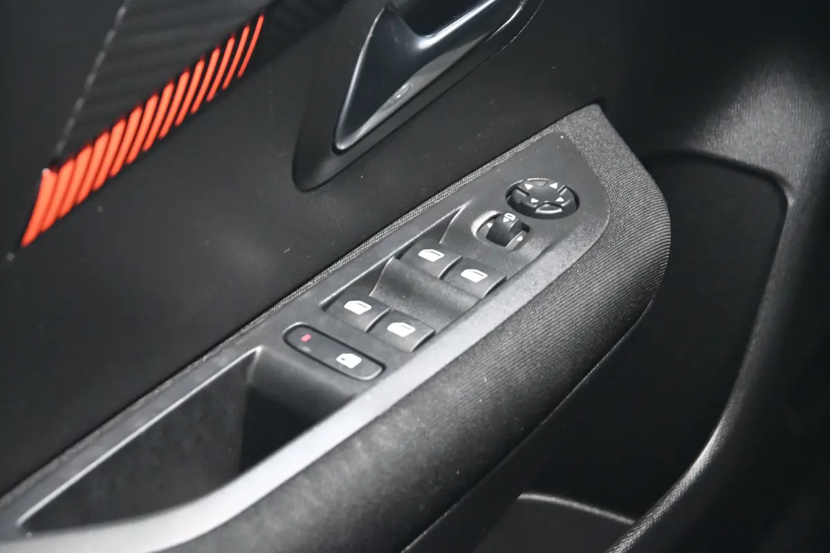 1.2 PureTech Active | Afn. Trekhaak | Navigatie by App | Dealeronderhouden | 1e Eigenaar | Cruise Control | Airco | !!