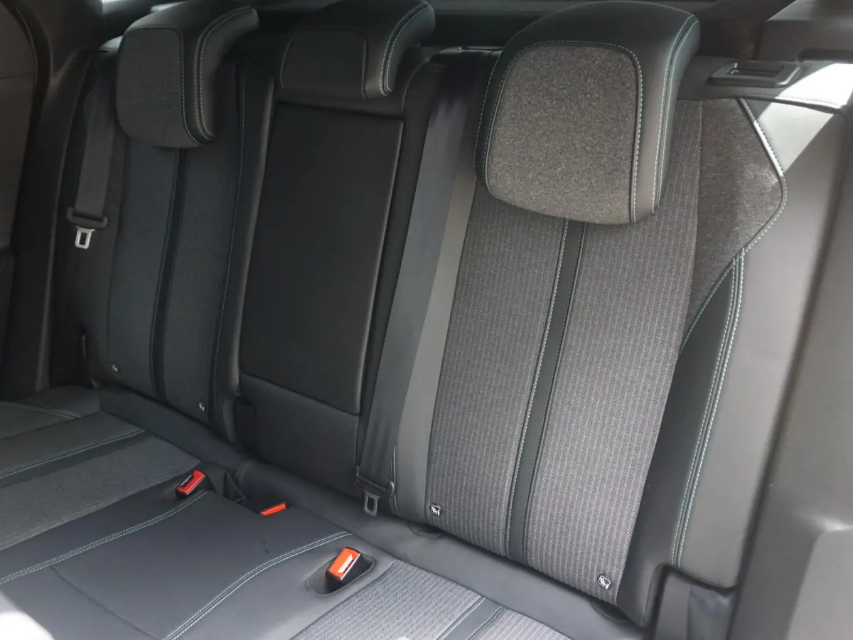 1.6 HYbrid 225 Allure Pack Business Winter pakket