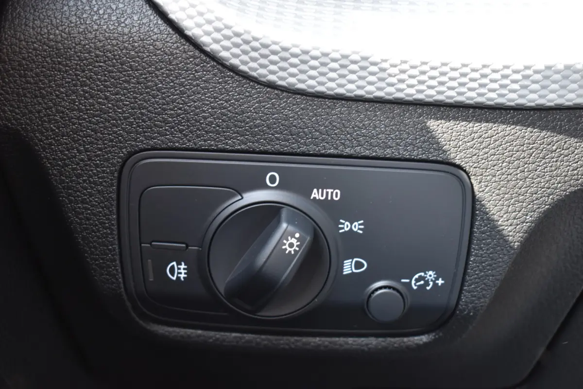 30 TFSI 110PK PRO-LINE,CRUISE CAMERA/NAVI/LED,STOELVERW  1E EIG