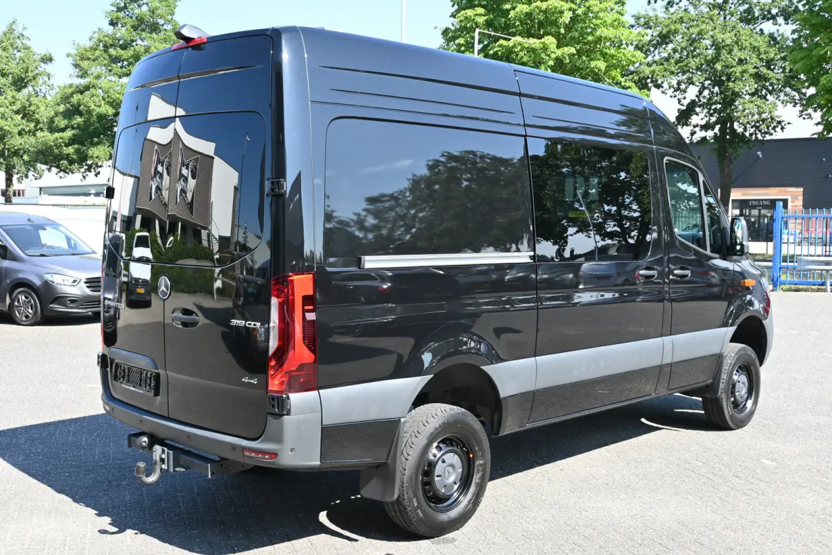 319 CDI 4x4 L2H2 AWD Draaistoelen, 360 Graden camera, LED, Standkachel