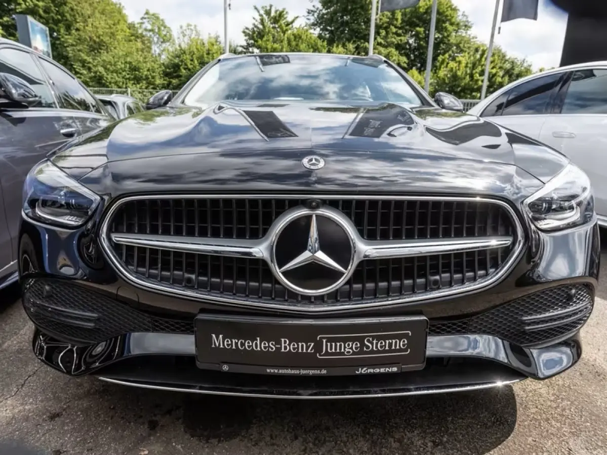 300e T AVANTGARDE ** LED, PANO, DISTR. MEMORY, WINTER & SPIEGEL-PACK ** Ex MB-AG - 3.425km (!) ** ** INFORMEER OOK NAAR ONZE AANTREKKELIJKE FINANCIAL-LEASE TARIEVEN **