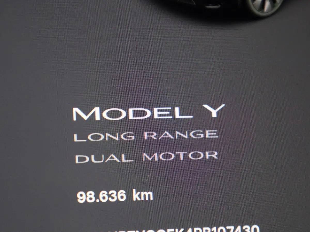 Long Range AWD 75 kWh | PANODAK | AFNEEMBARE TREKHAAK | STOEL-STUURWIELVERWARMING | LEER | CAMERA