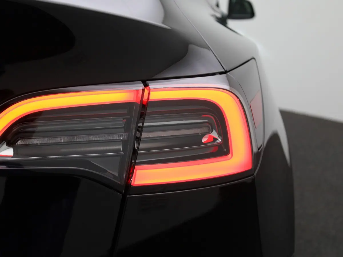 Long Range AWD 75 kWh | PANODAK | AFNEEMBARE TREKHAAK | STOEL-STUURWIELVERWARMING | LEER | CAMERA