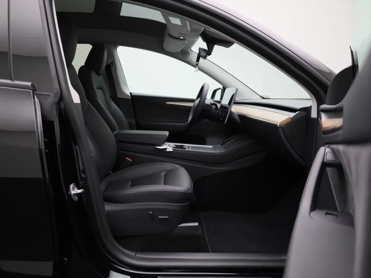 Long Range AWD 75 kWh | PANODAK | AFNEEMBARE TREKHAAK | STOEL-STUURWIELVERWARMING | LEER | CAMERA