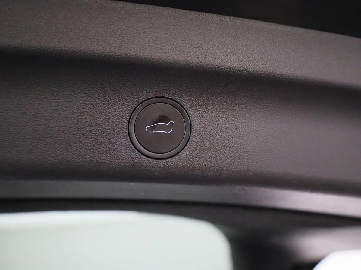 Long Range AWD 75 kWh | PANODAK | AFNEEMBARE TREKHAAK | STOEL-STUURWIELVERWARMING | LEER | CAMERA