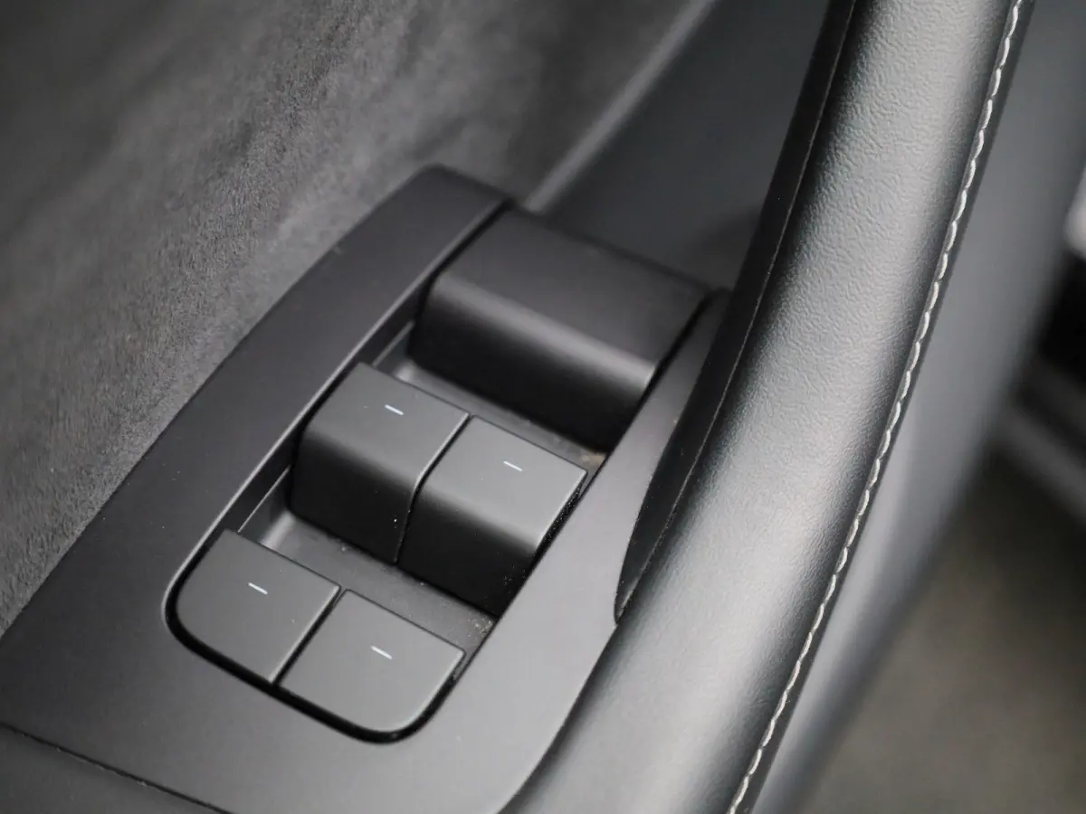 Long Range AWD 75 kWh | PANODAK | AFNEEMBARE TREKHAAK | STOEL-STUURWIELVERWARMING | LEER | CAMERA