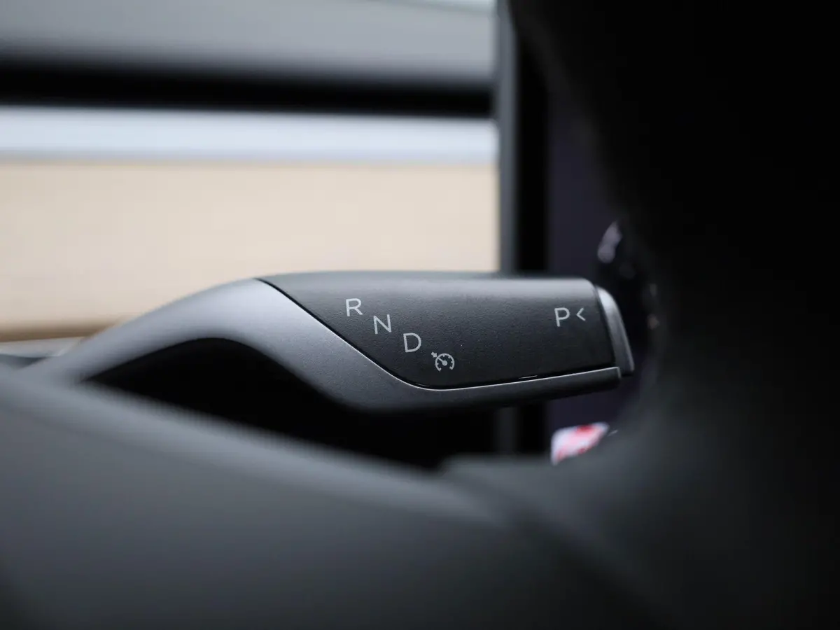 Long Range AWD 75 kWh | PANODAK | AFNEEMBARE TREKHAAK | STOEL-STUURWIELVERWARMING | LEER | CAMERA