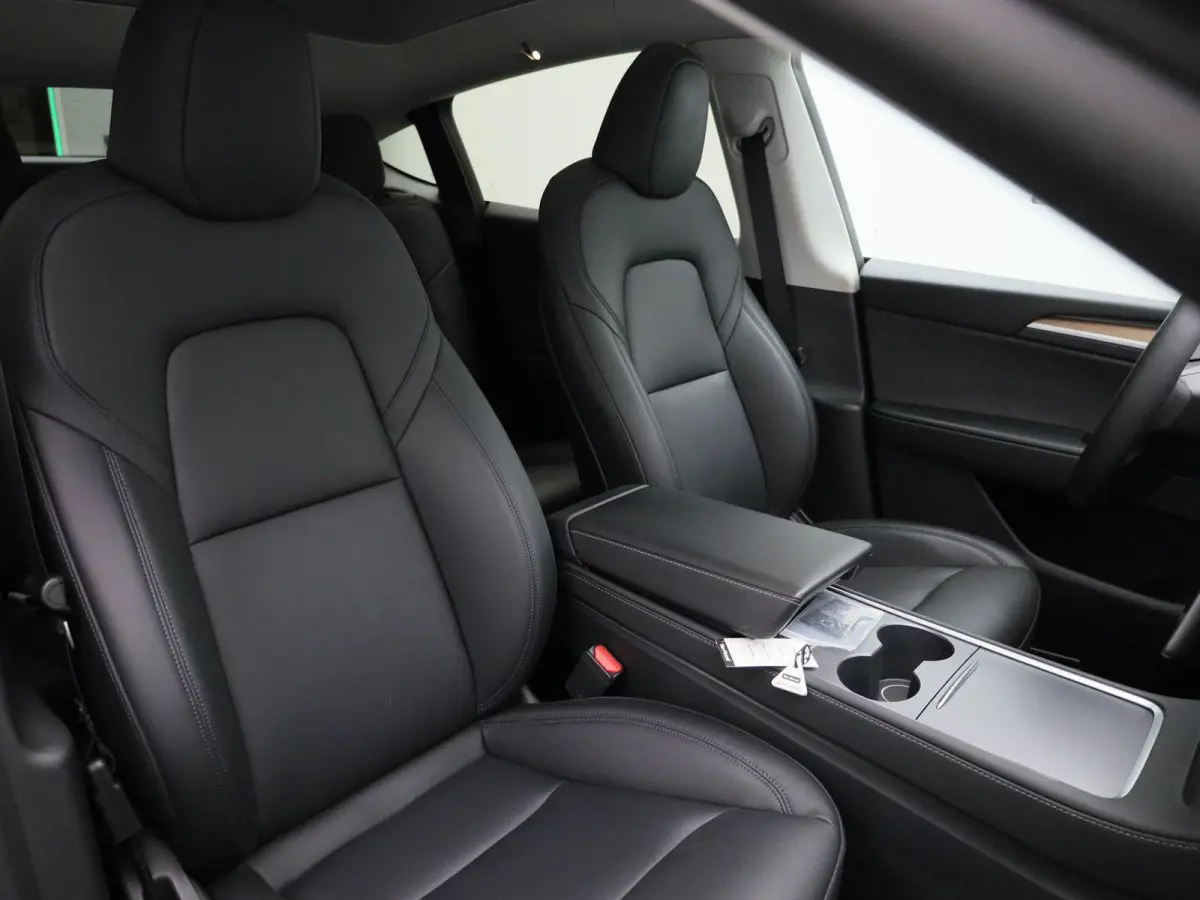 Long Range AWD 75 kWh | PANODAK | AFNEEMBARE TREKHAAK | STOEL-STUURWIELVERWARMING | LEER | CAMERA