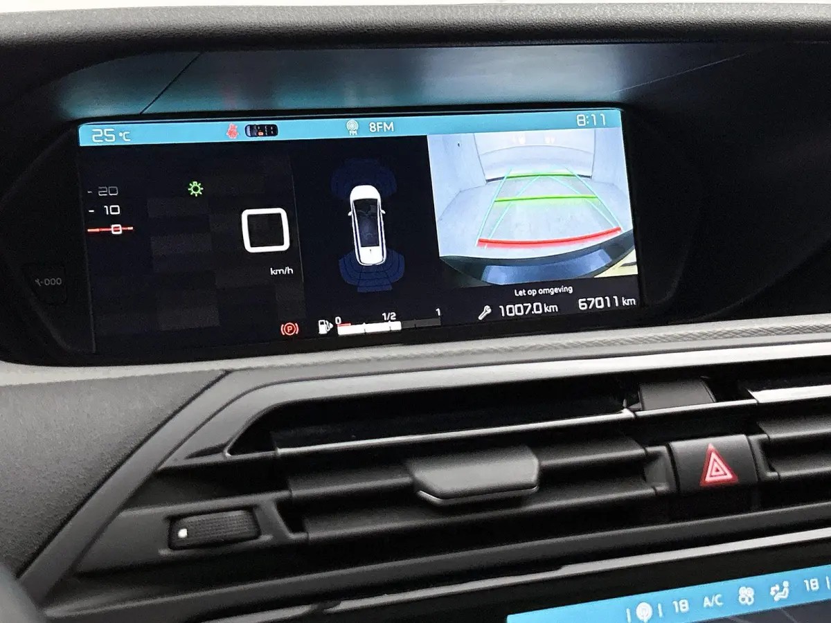 Business 130pk | 7 zitplaatsen | Navigatie | Achteruitrijcamera | Panoramische voorruit | Climate Control | Cruise Control | Parkeersensoren | Apple Carplay / Android Auto | DAB+ radio | Blu